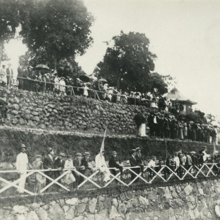 Gradas de la cancha Miraflores. Fotografía de Carlos Rodríguez. Archivo Histórico de Antioquia.